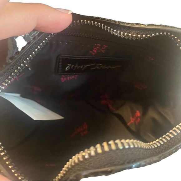 Betsey Johnson XO Wings Black Patent Leather Glow-In-The-Dark Bat Crossover. - Picture 3 of 9